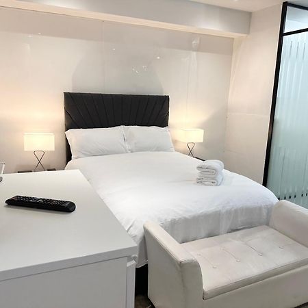 Westferry Two Appartement Londen Buitenkant foto