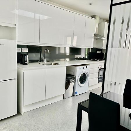Westferry Two Appartement Londen Buitenkant foto