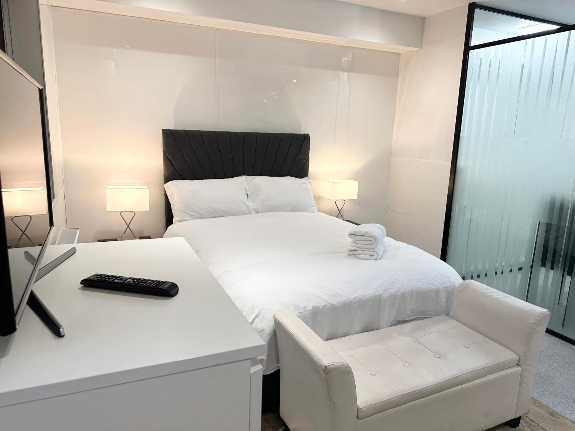 Westferry Two Appartement Londen Buitenkant foto