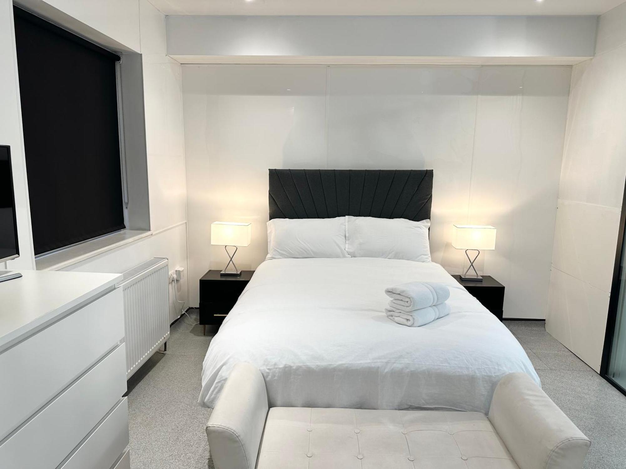 Westferry Two Appartement Londen Buitenkant foto