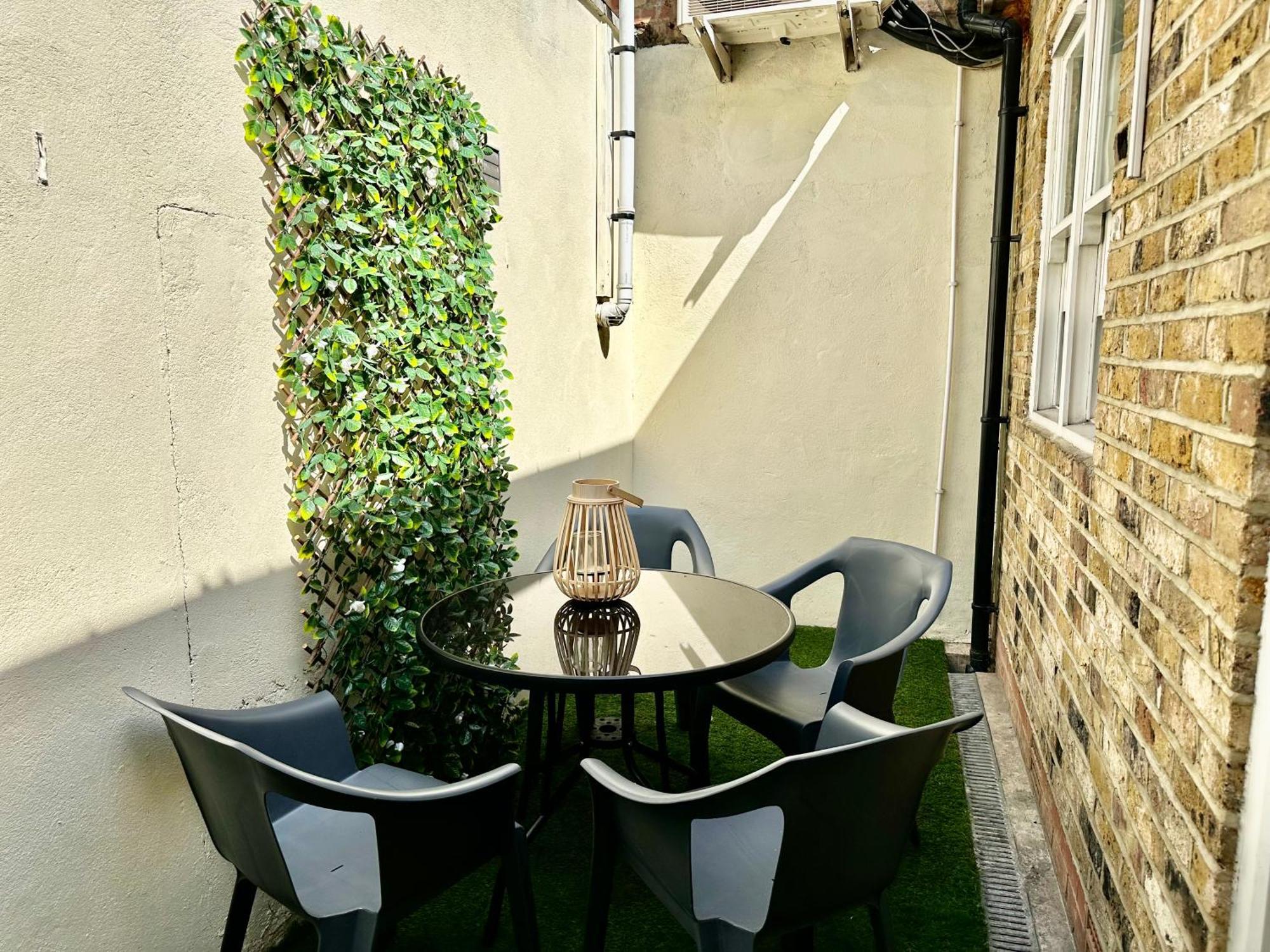 Westferry Two Appartement Londen Buitenkant foto