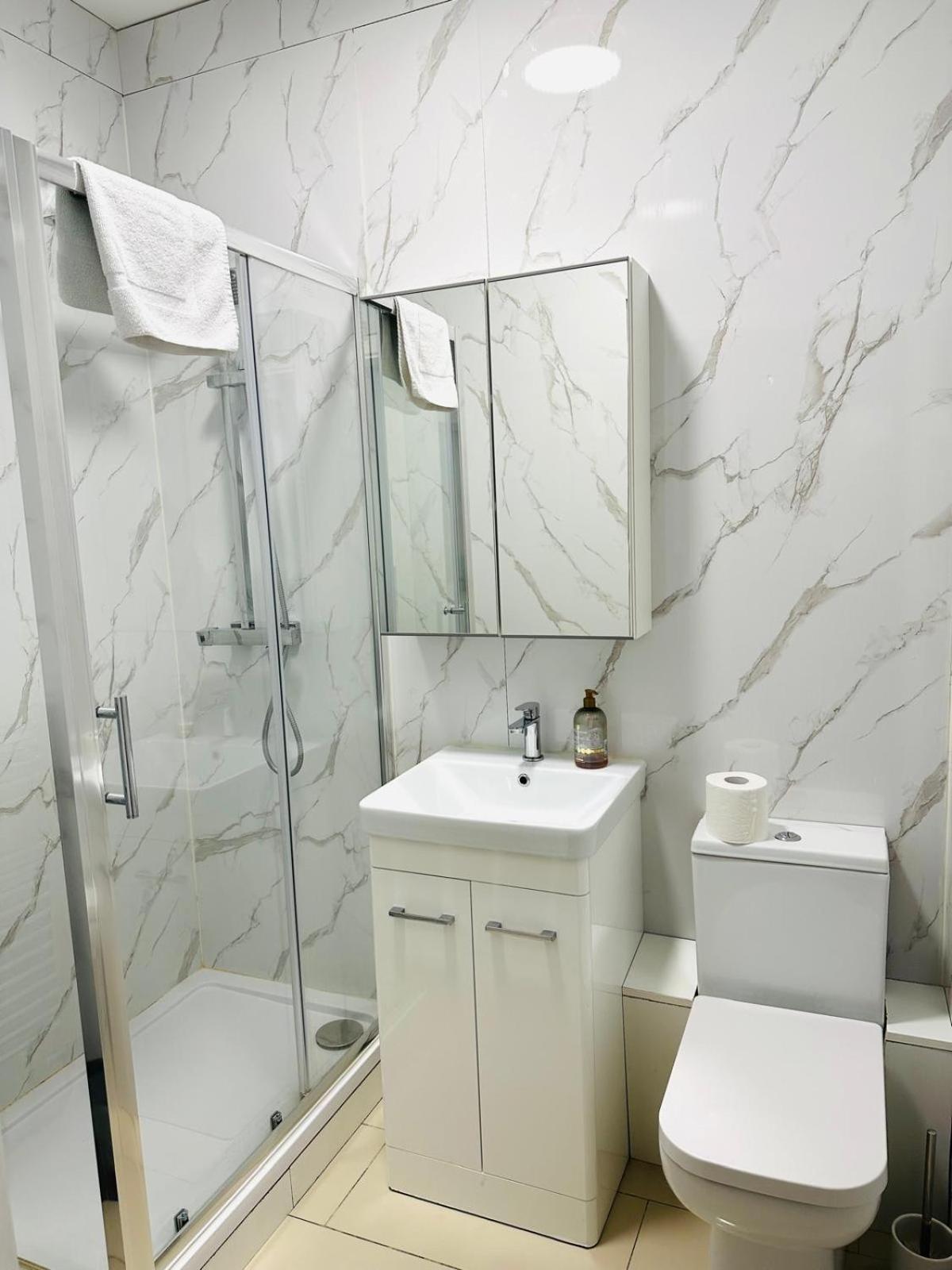 Westferry Two Appartement Londen Buitenkant foto