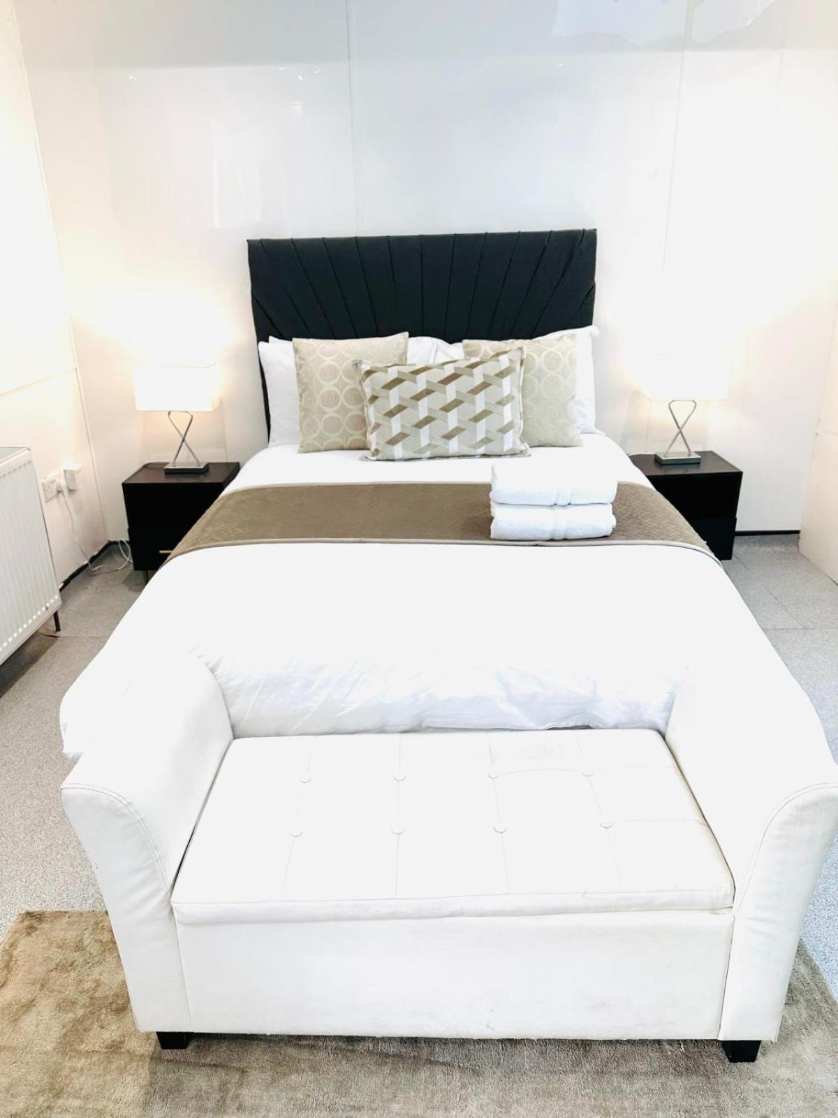 Westferry Two Appartement Londen Buitenkant foto