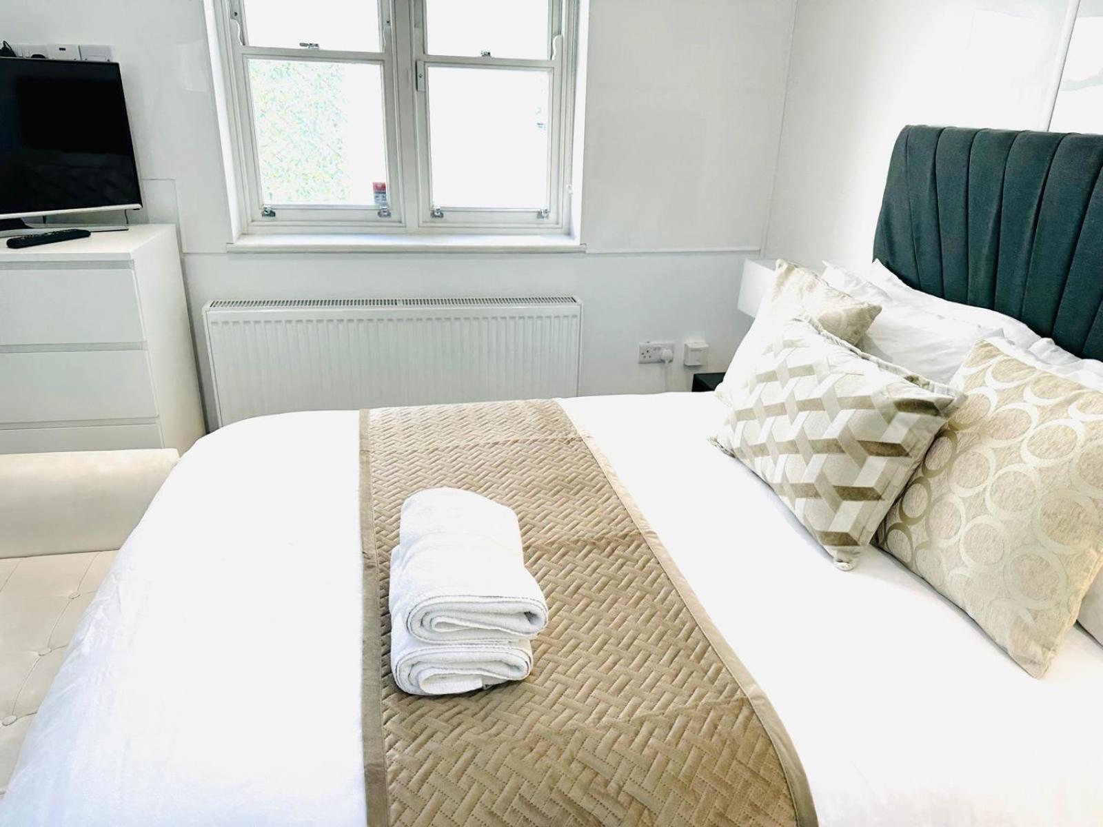 Westferry Two Appartement Londen Buitenkant foto
