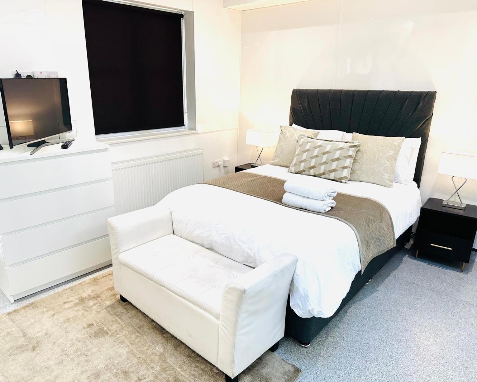 Westferry Two Appartement Londen Buitenkant foto
